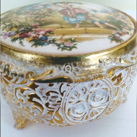 🐢 VINTAGE Music Box  White and Gold Detailed Jewelry Storage Box - Picture 4 of 6
